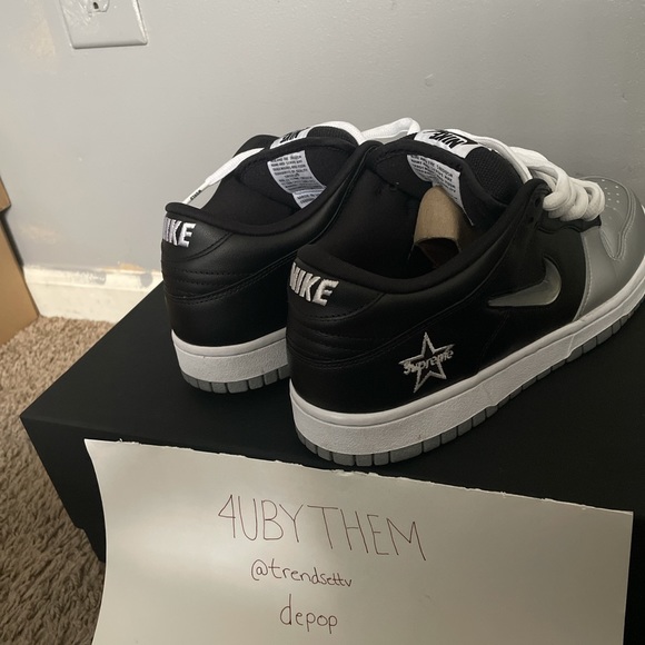 Athletic_Shoes